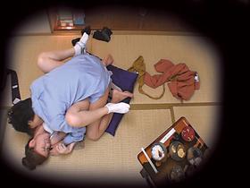 美人でエロ体型と評判の仲居さんがいる旅館に行って 人妻の仲居さんをチップで口説いてみたら･･･4時間　サンプル画像07